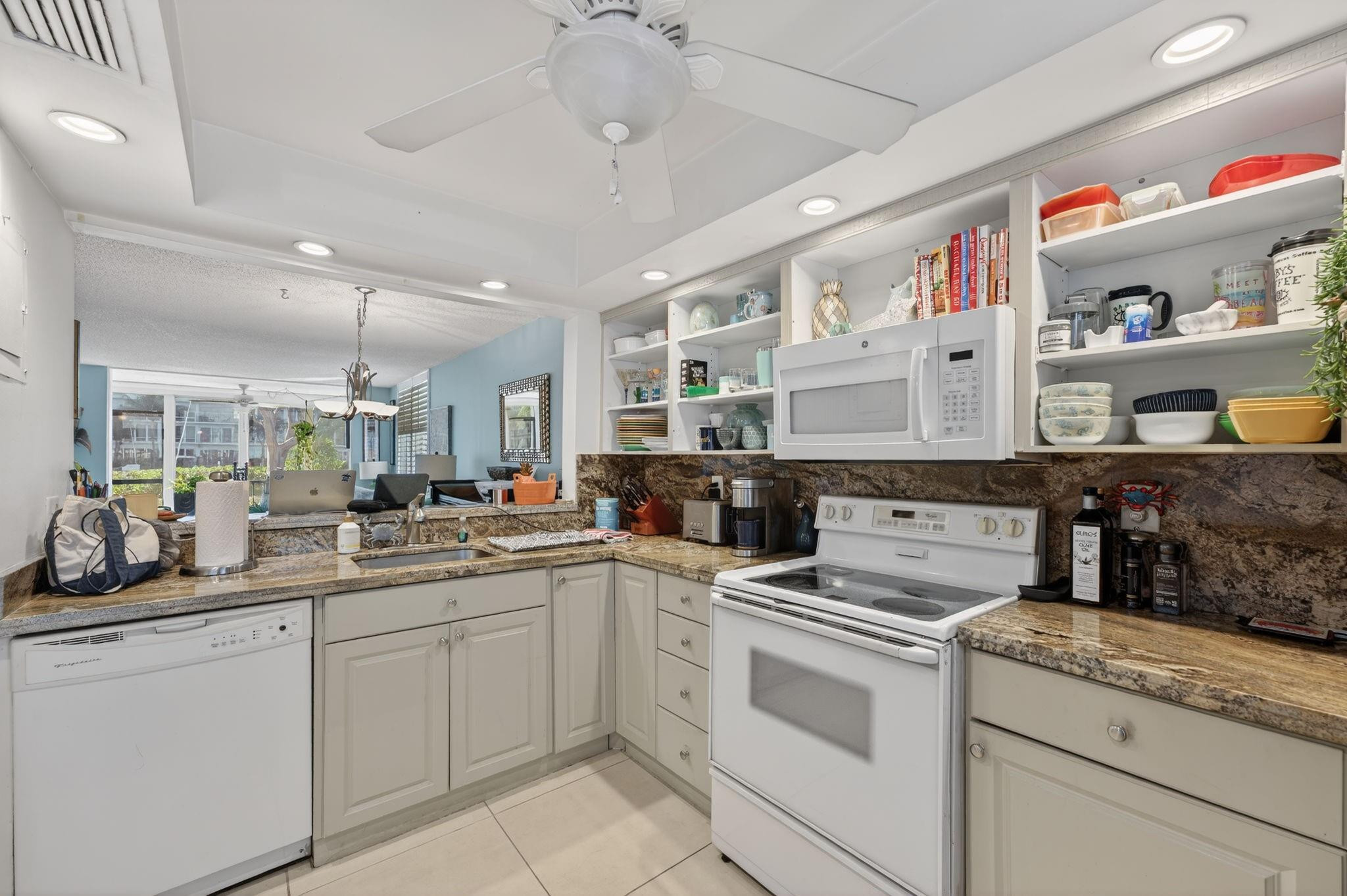 777 S Federal Highway F109 Property Photo 20