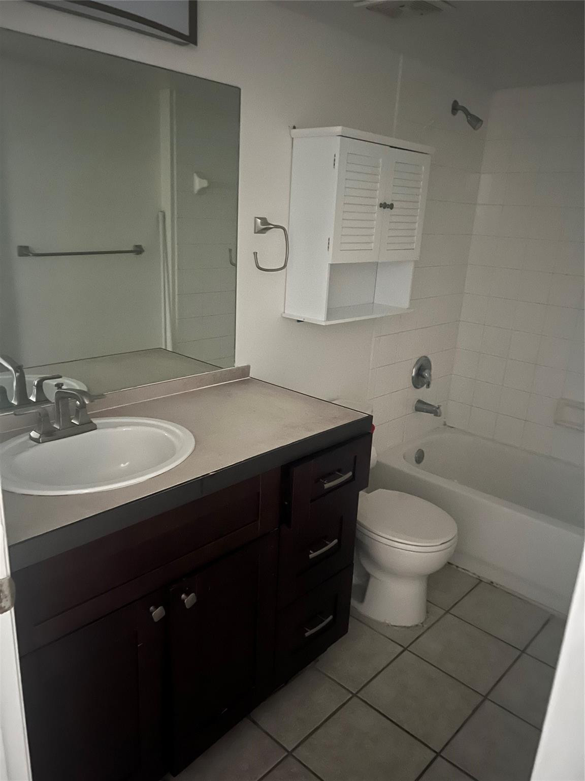 5031 Wiles Road 202 Property Photo 16
