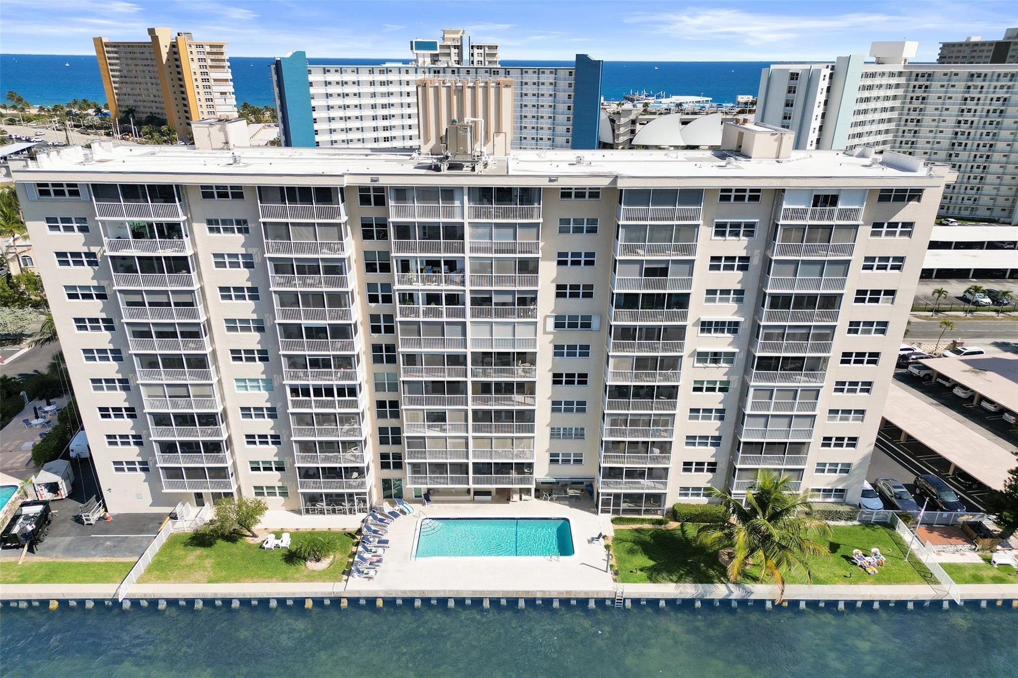 303 N Riverside Drive Ph3