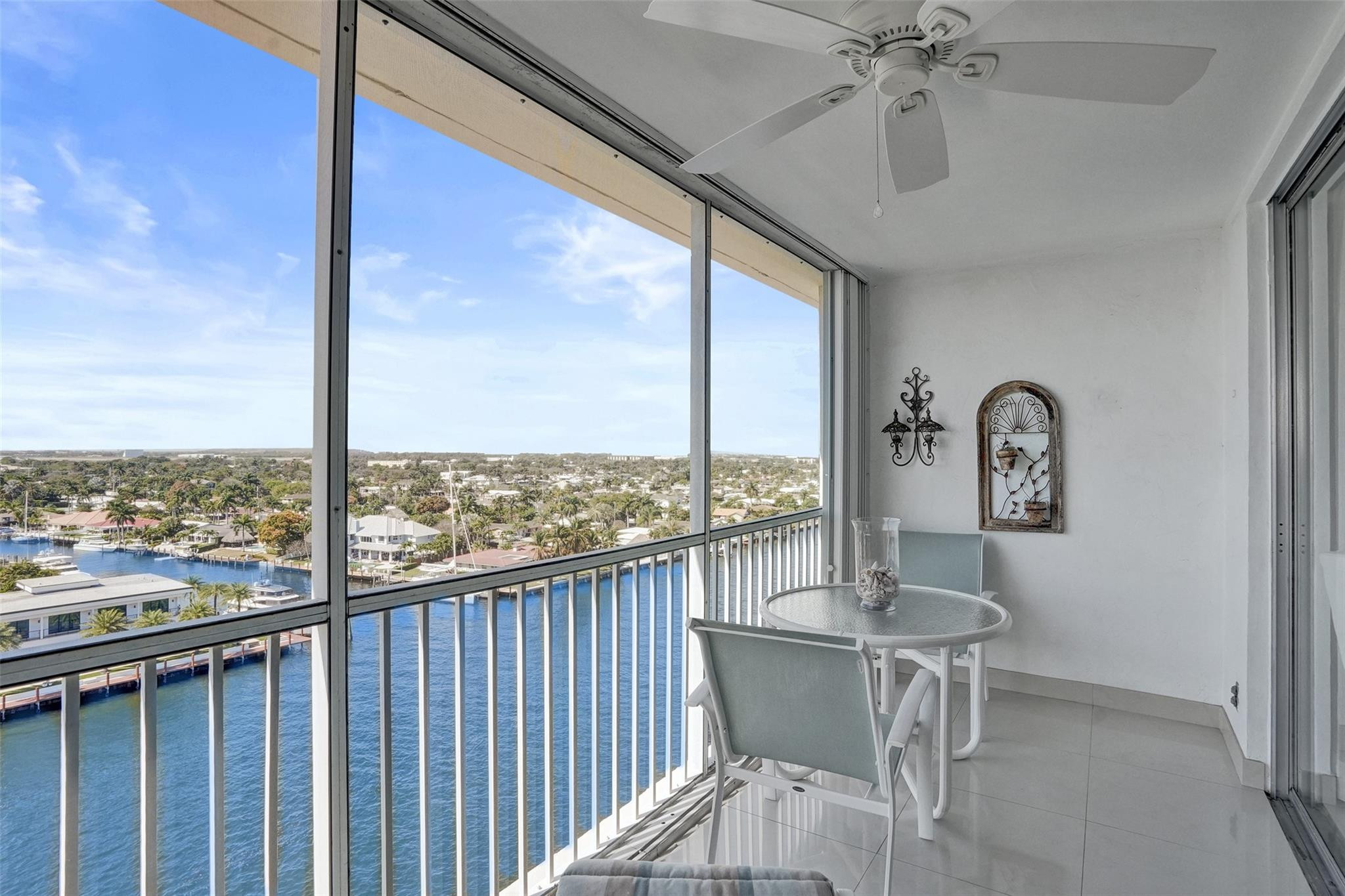 303 N Riverside Drive Ph3 Property Photo 3