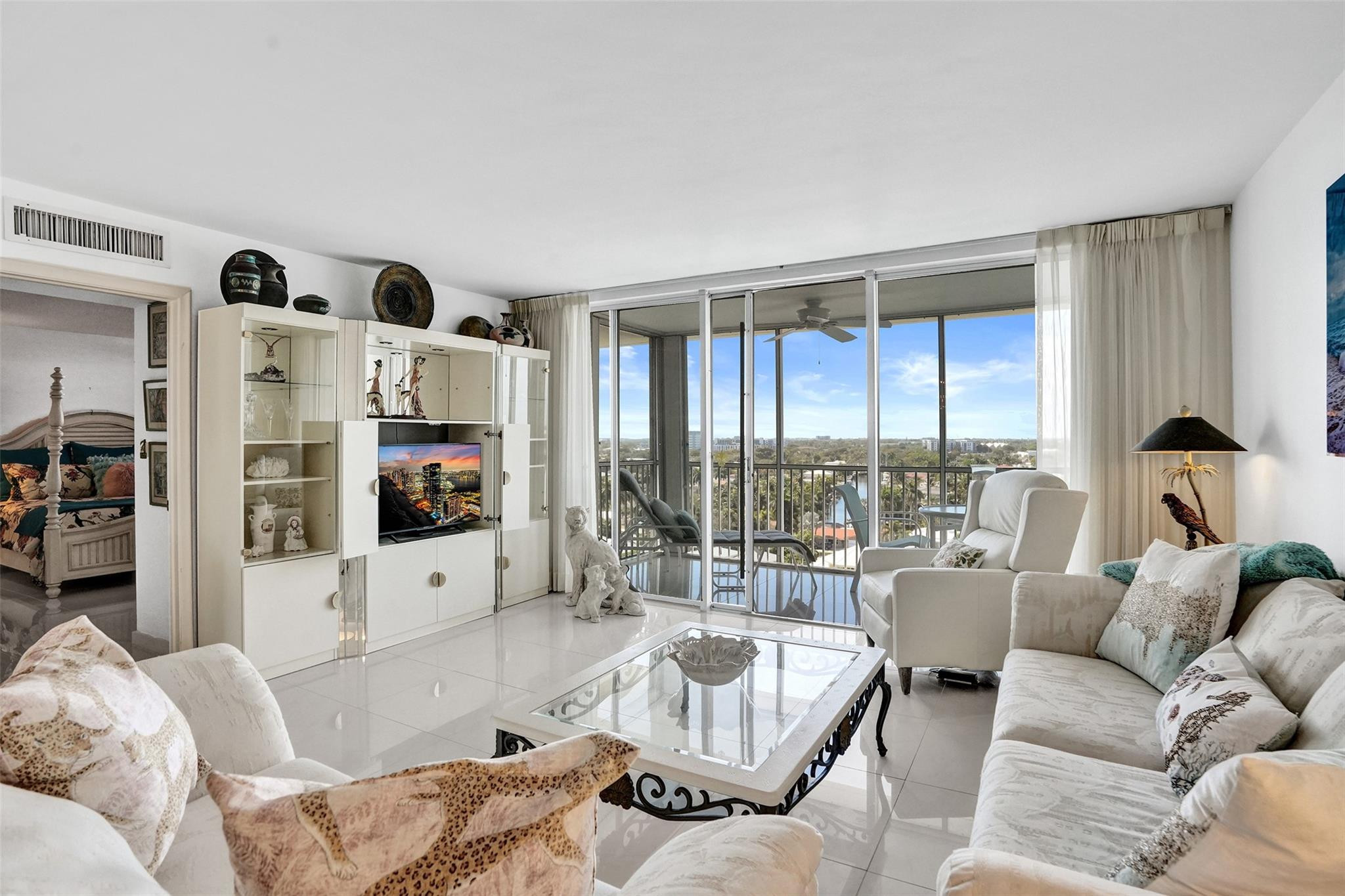 303 N Riverside Drive Ph3 Property Photo 6