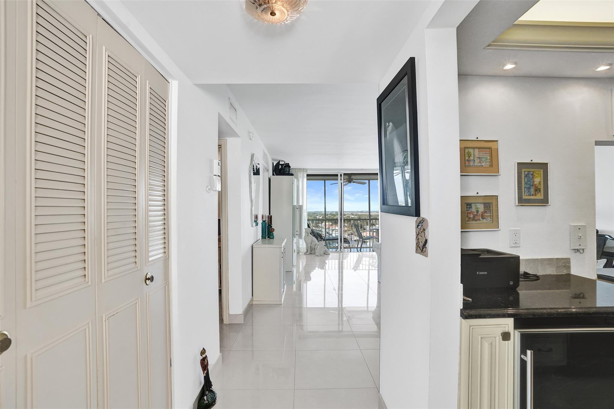 303 N Riverside Drive Ph3 Property Photo 8