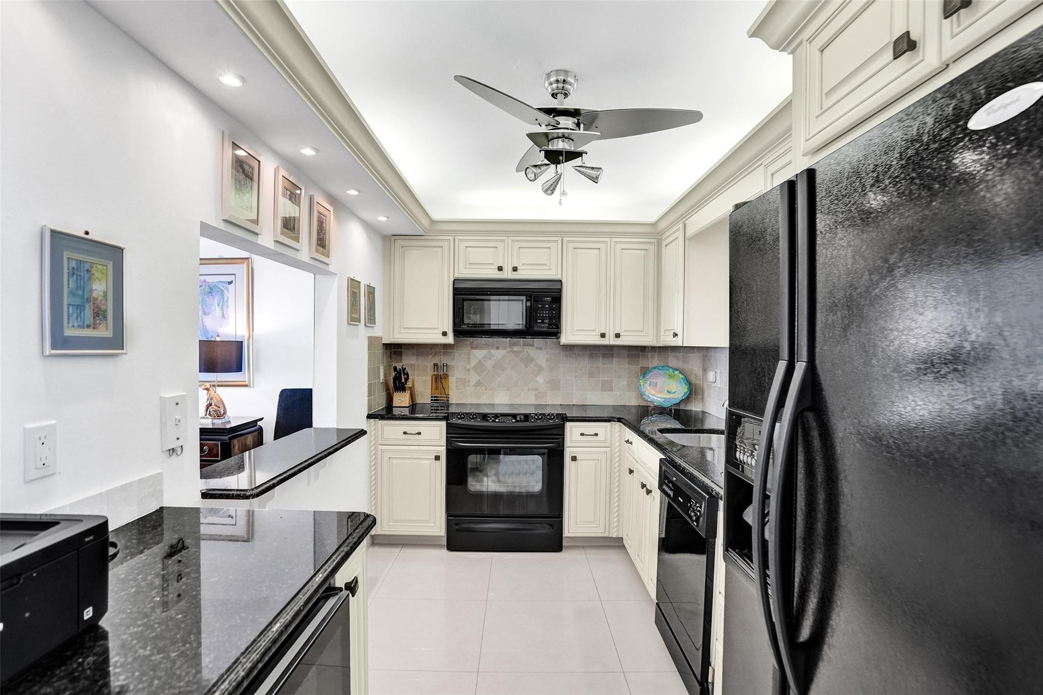 303 N Riverside Drive Ph3 Property Photo 10