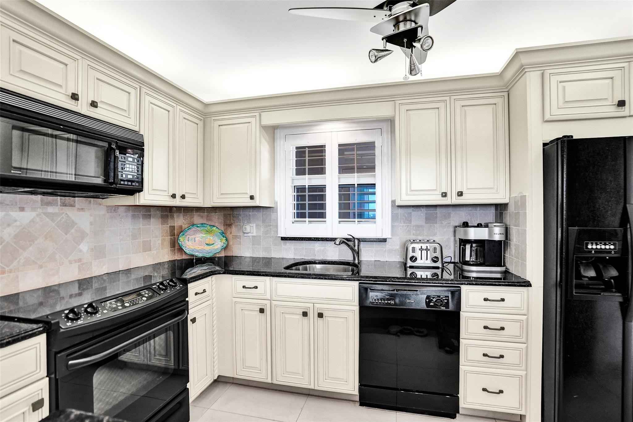 303 N Riverside Drive Ph3 Property Photo 11