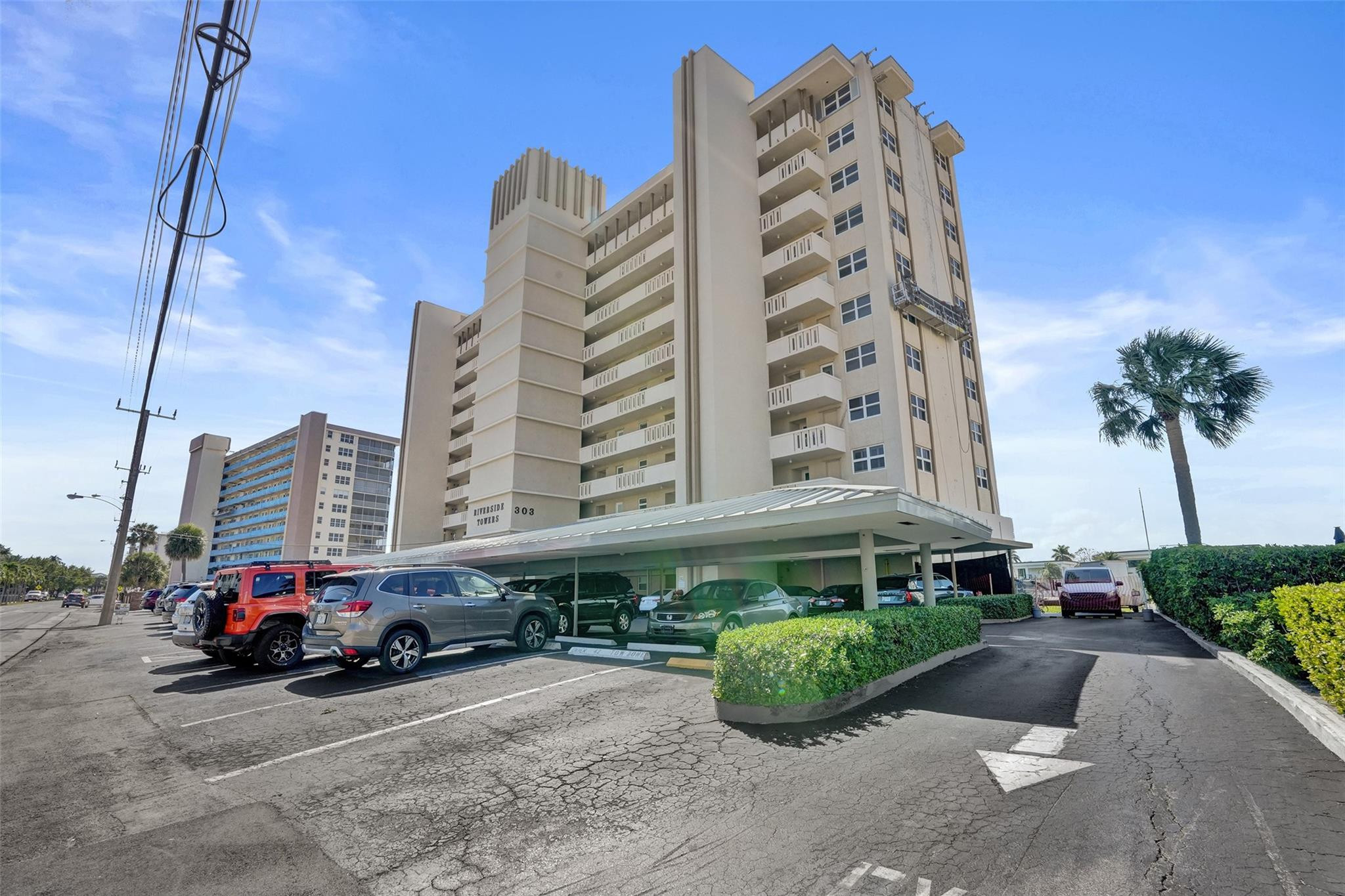 303 N Riverside Drive Ph3 Property Photo 21