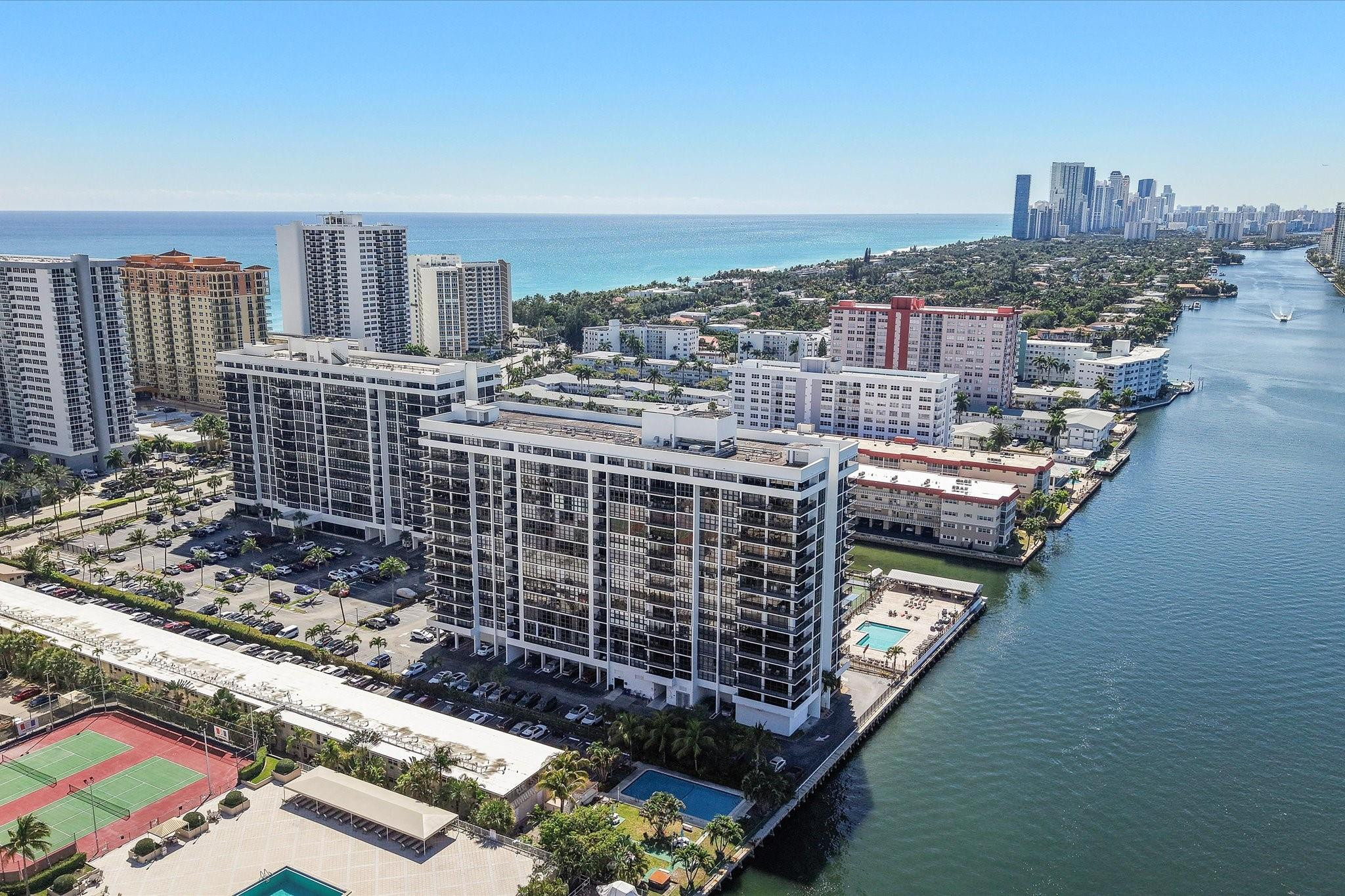 2017 S Ocean Drive Ph1 Property Photo 1