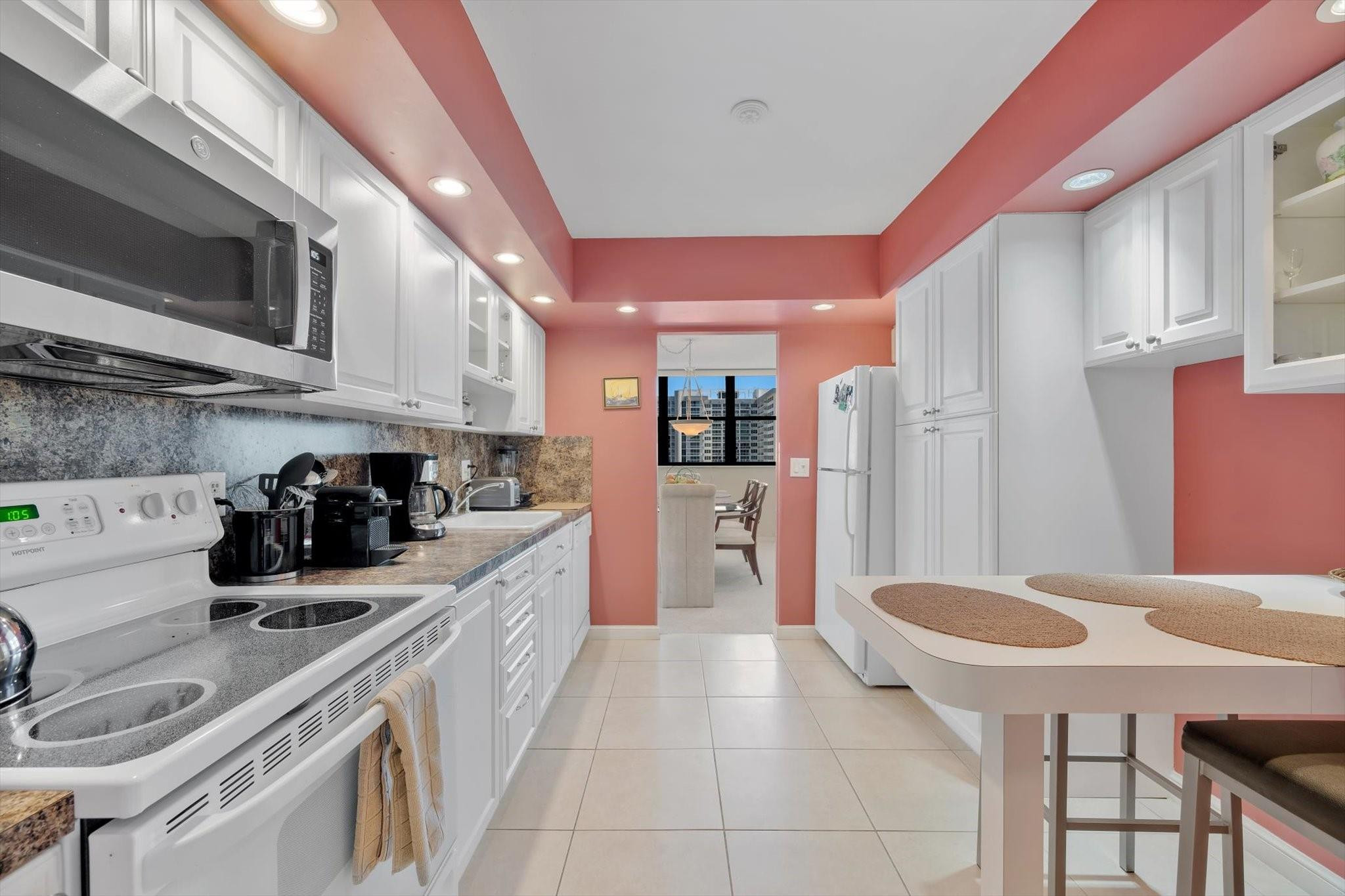 2017 S Ocean Drive Ph1 Property Photo 1
