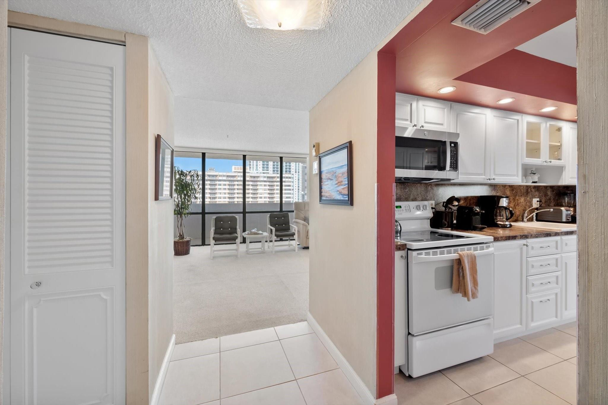 2017 S Ocean Drive Ph1 Property Photo 2