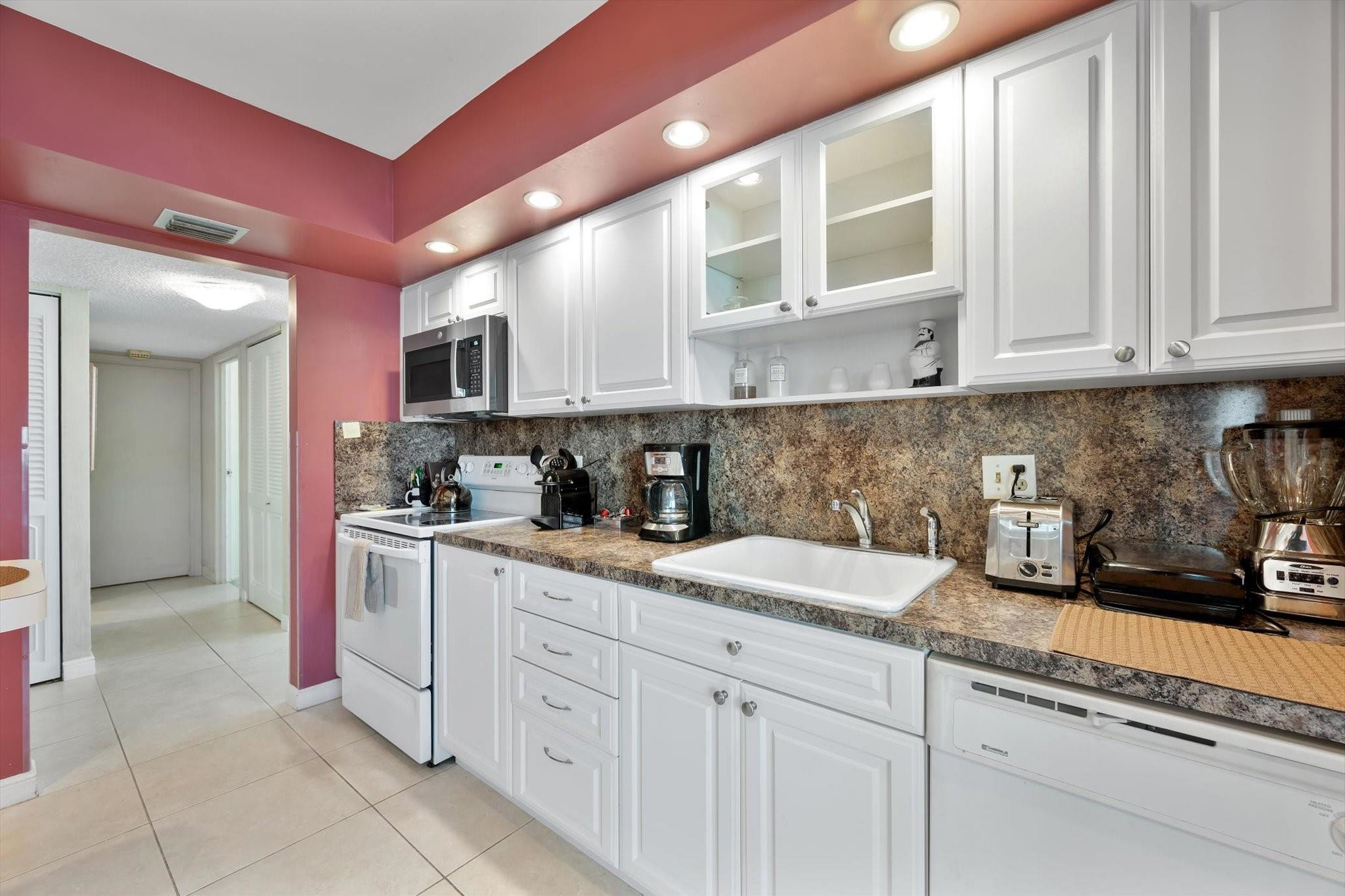 2017 S Ocean Drive Ph1 Property Photo 4