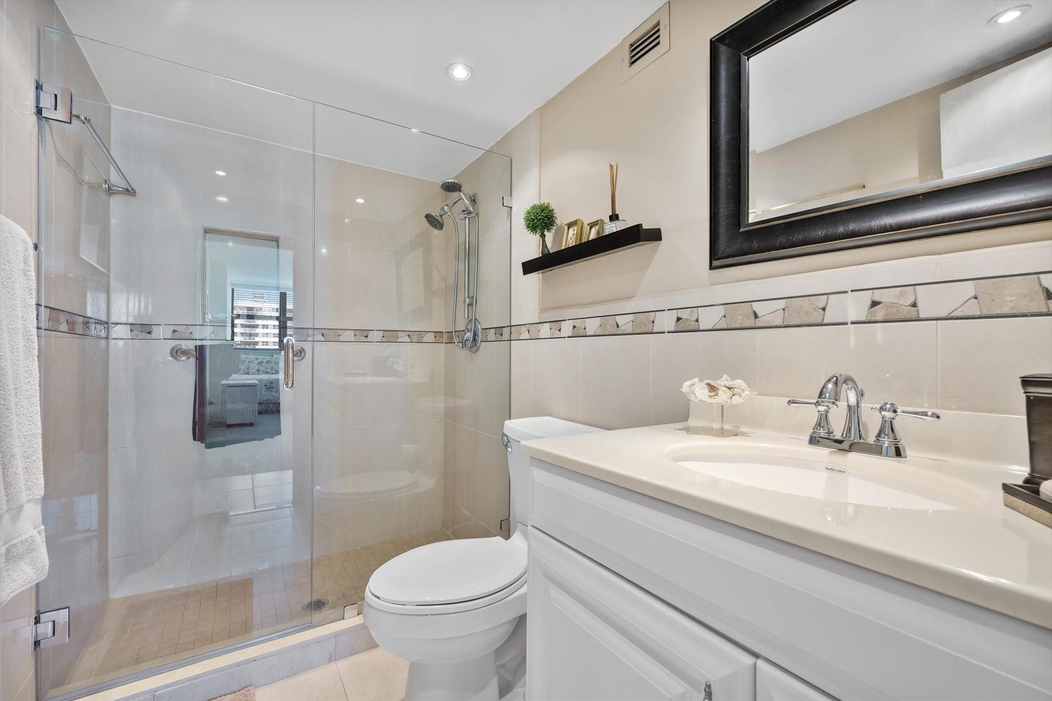 2017 S Ocean Drive Ph1 Property Photo 15