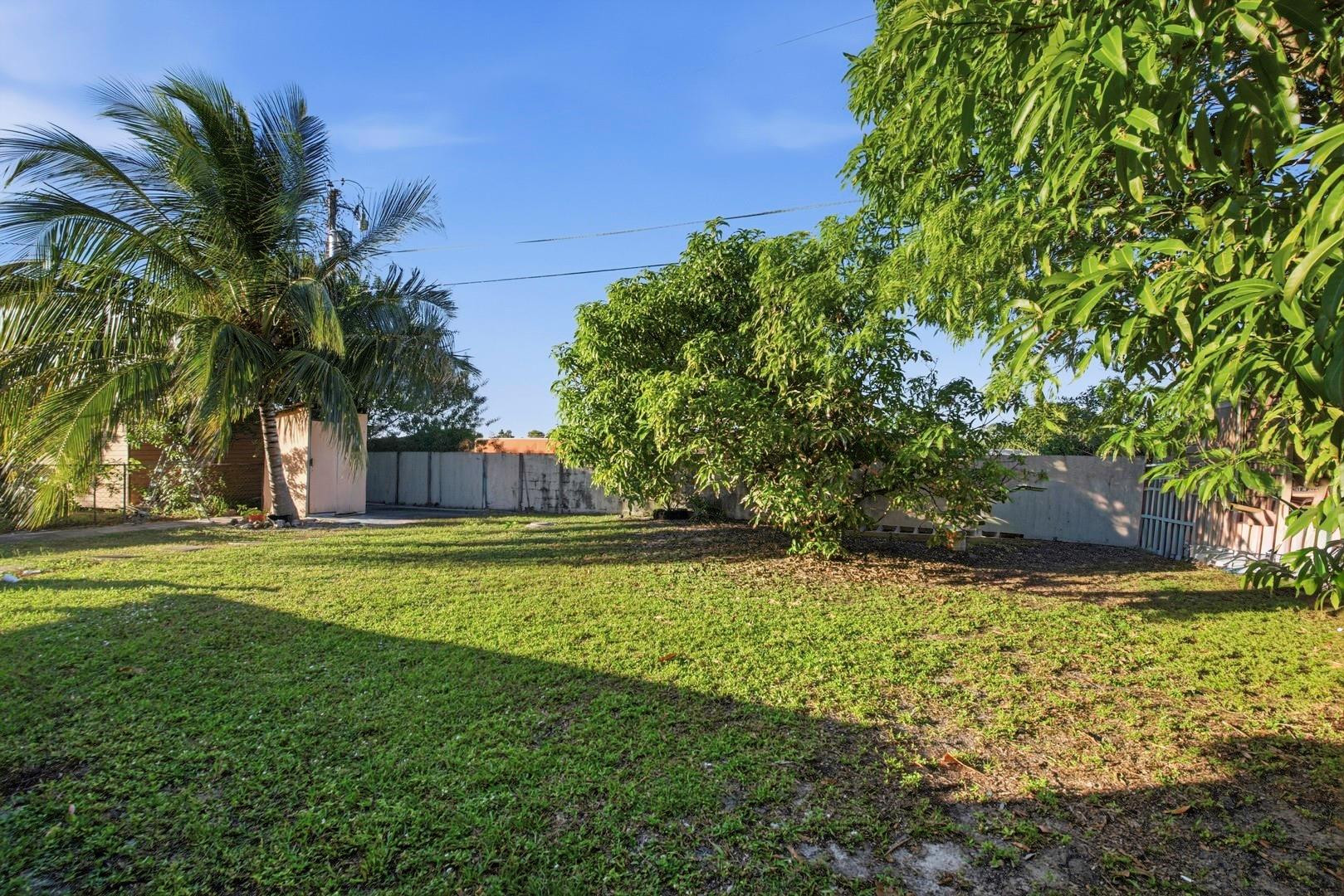 561 Ne 38th Street Property Photo 3