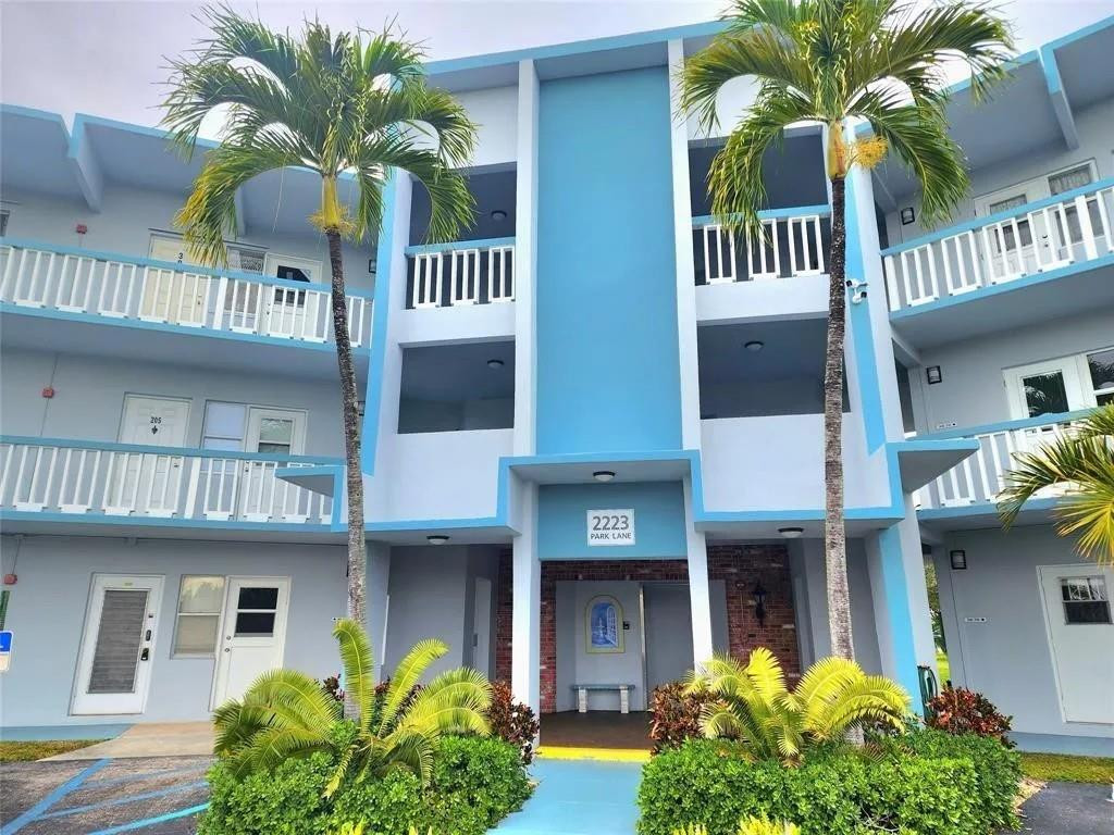 2223 Park Lane 302