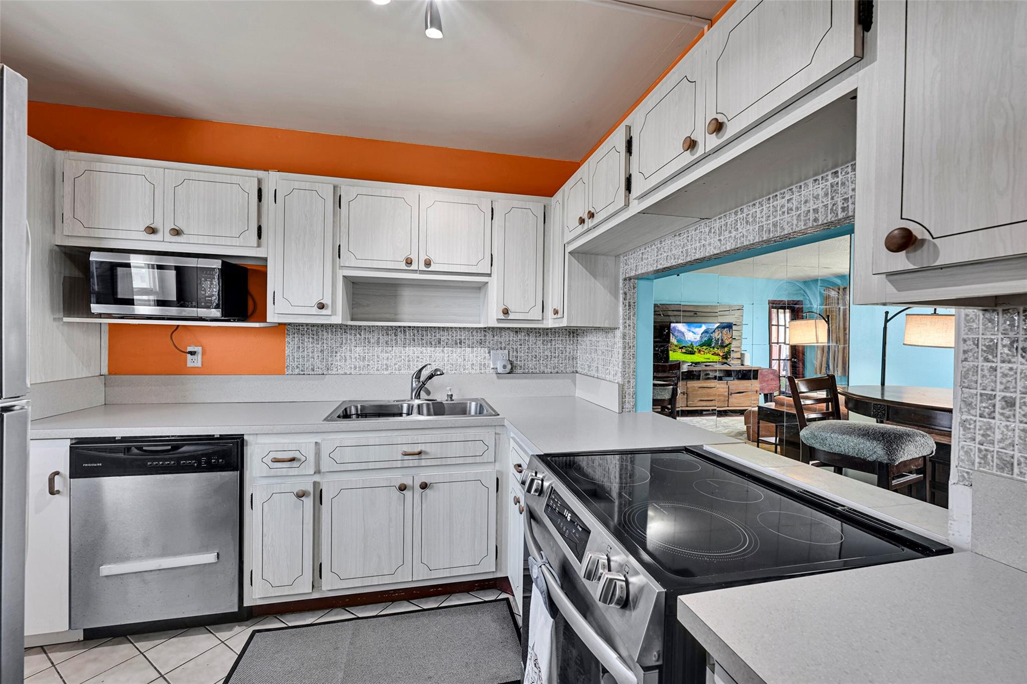 2223 Park Lane 302 Property Photo 11