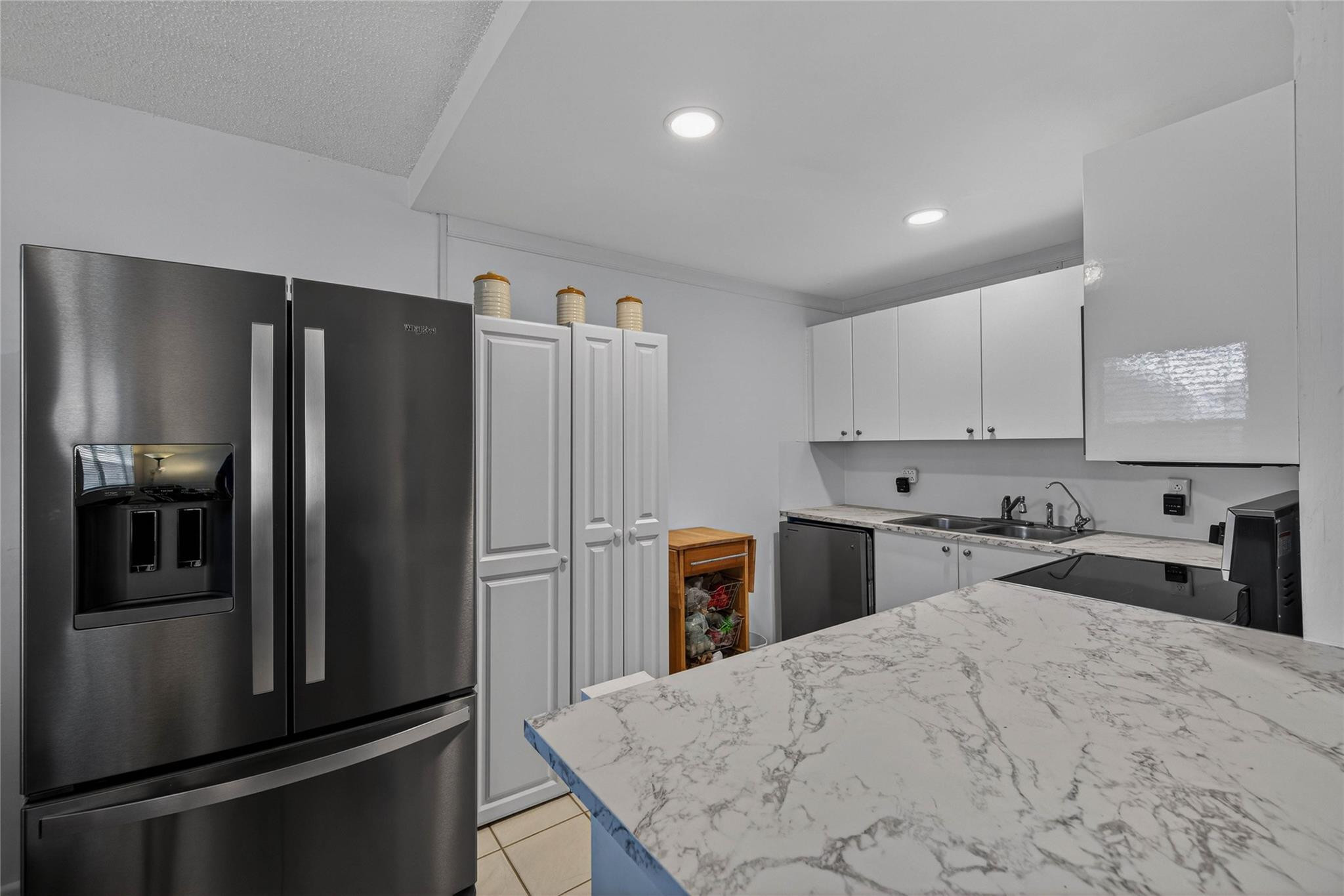 51 Farnham C Property Photo 11