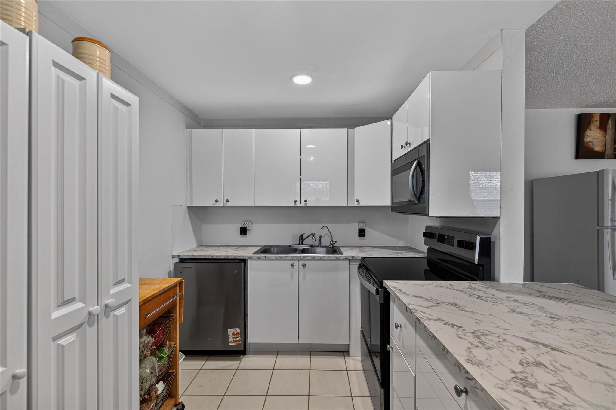 51 Farnham C Property Photo 12