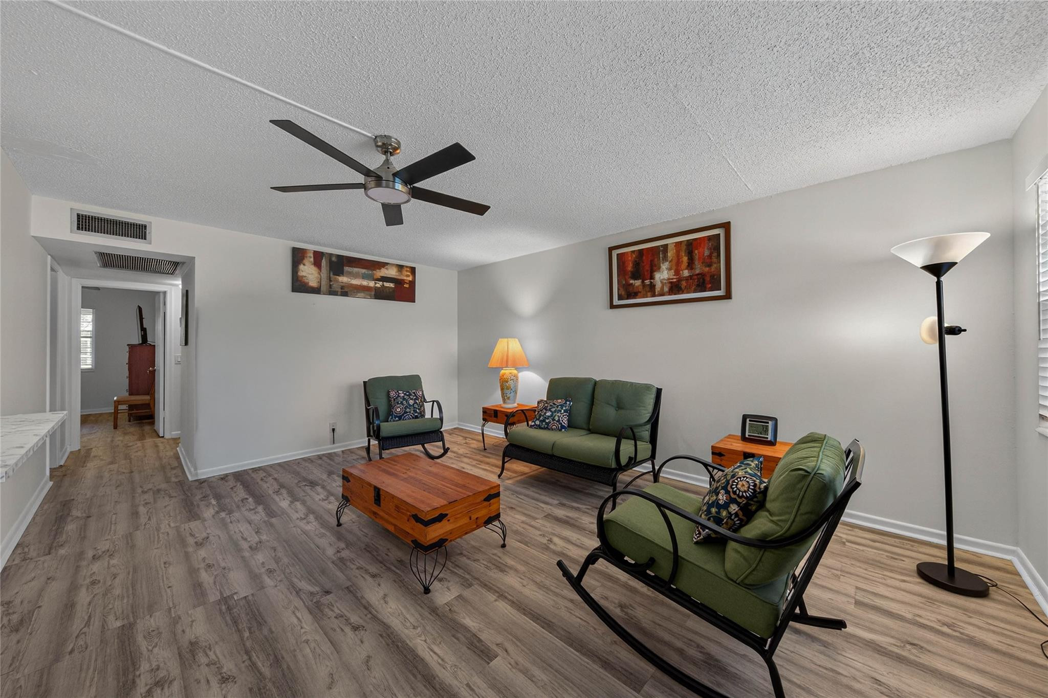 51 Farnham C Property Photo 15