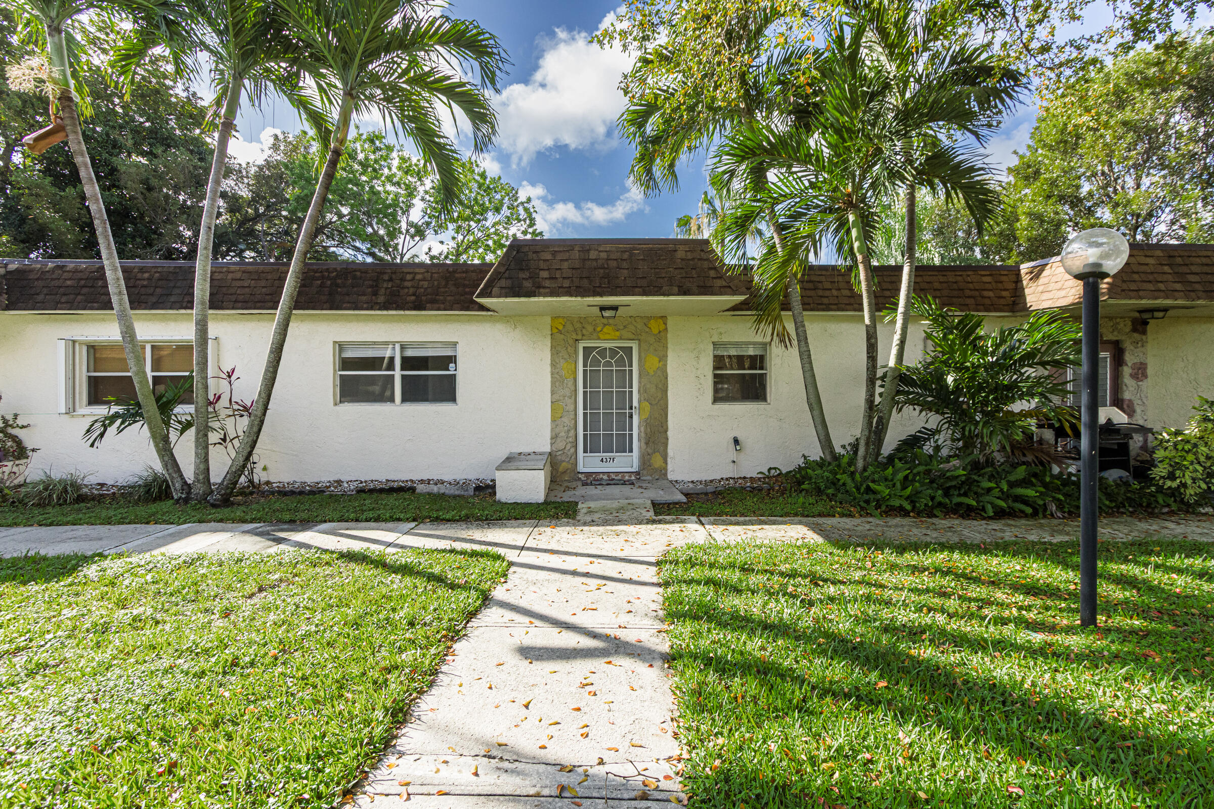 437 Sw Natura Avenue F Property Photo 1