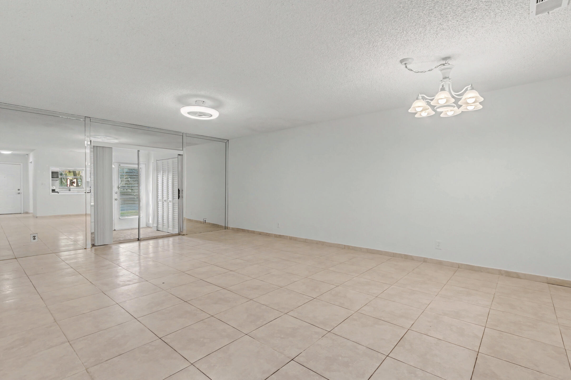 437 Sw Natura Avenue F Property Photo 5