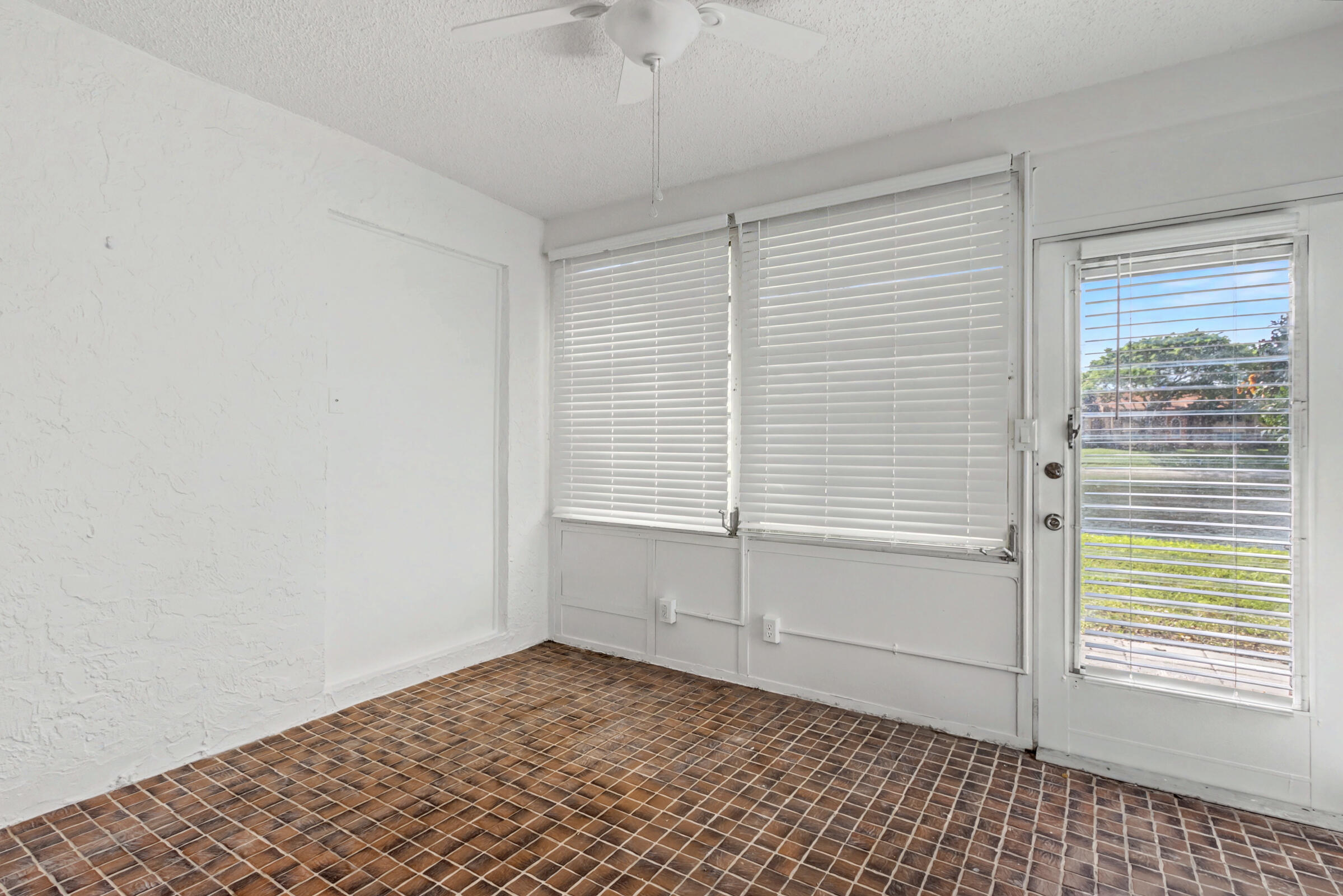 437 Sw Natura Avenue F Property Photo 7