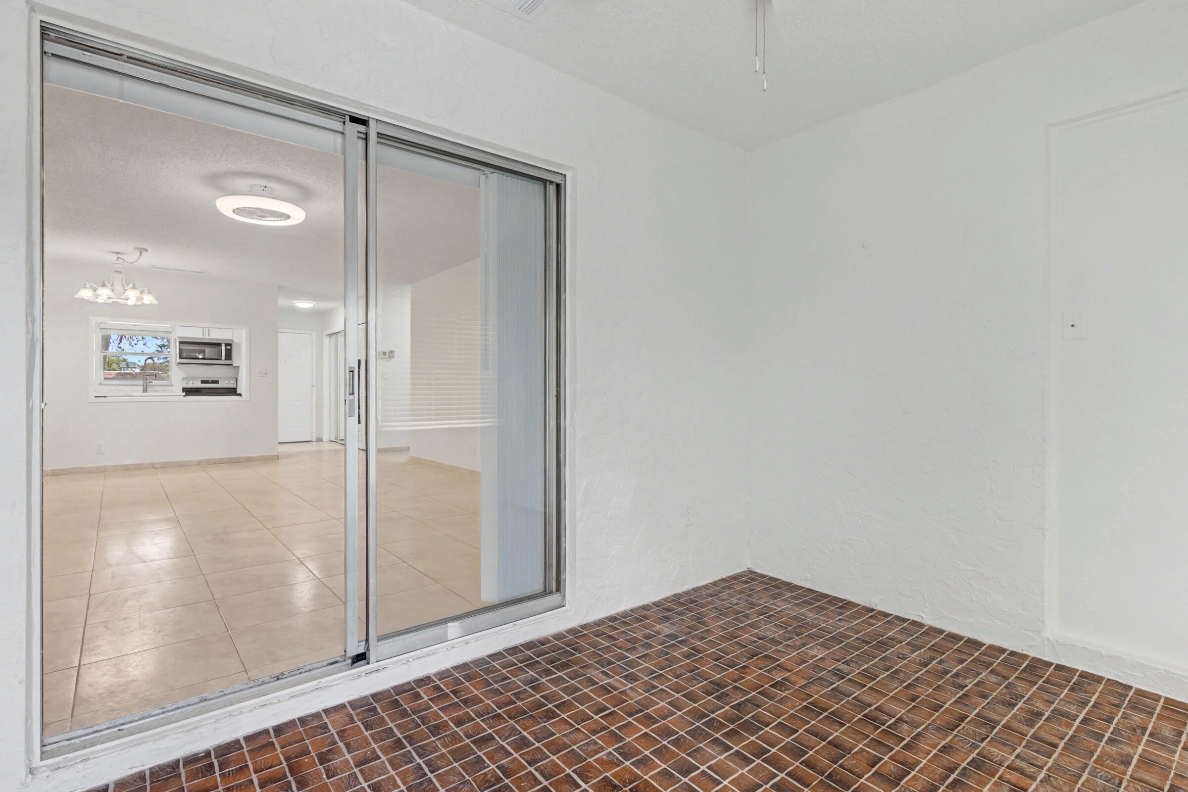 437 Sw Natura Avenue F Property Photo 8