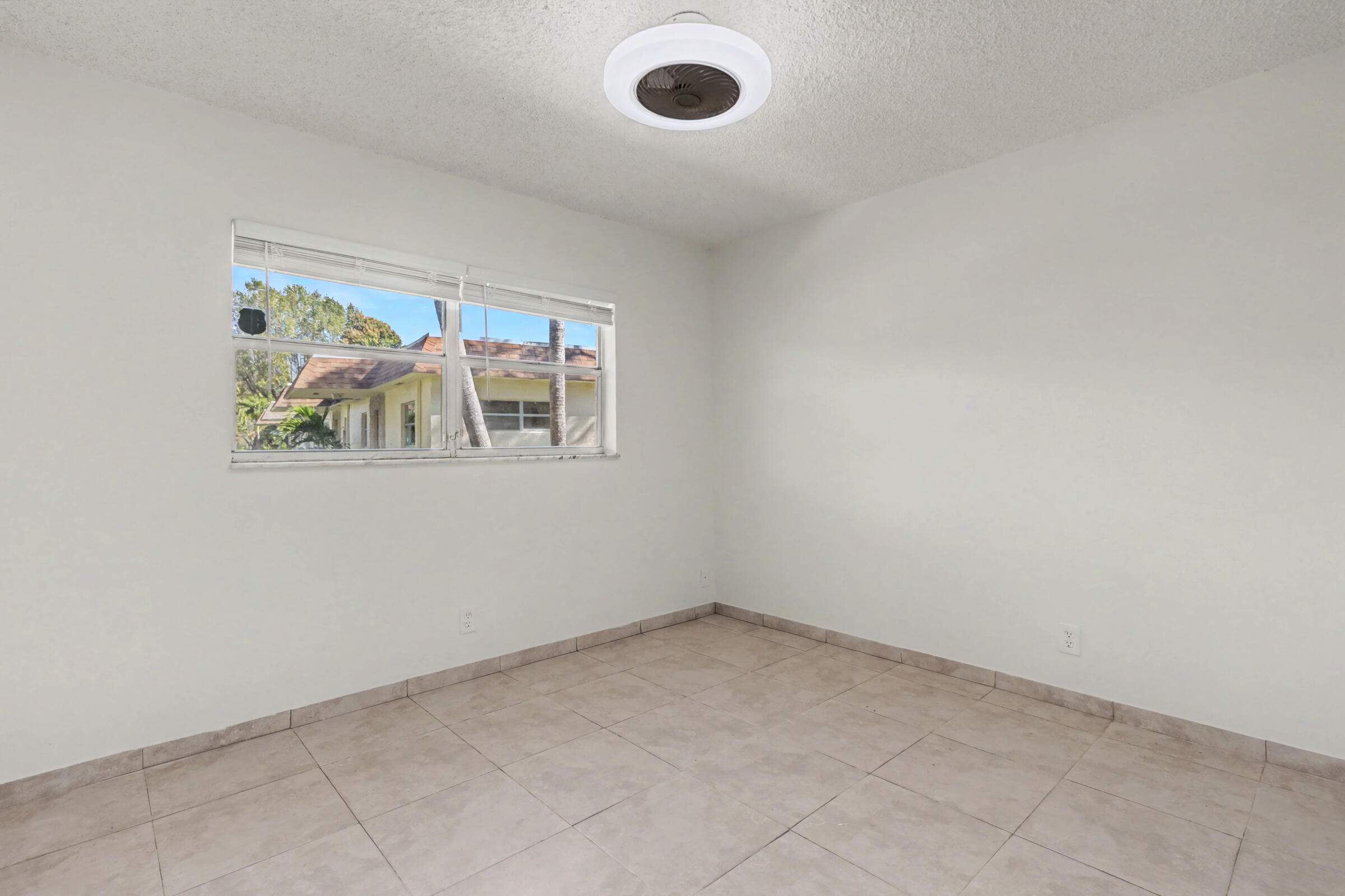 437 Sw Natura Avenue F Property Photo 15