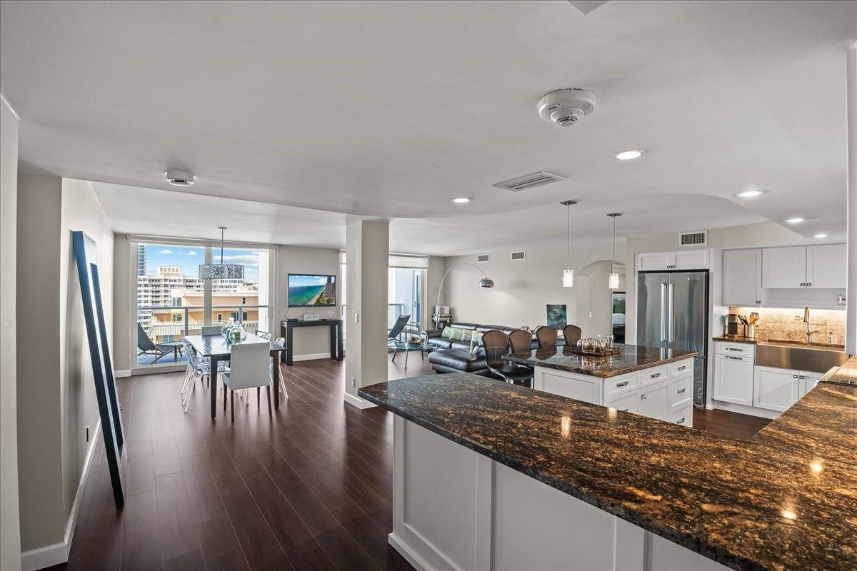 1890 S Ocean Drive Ph4 Property Photo 8