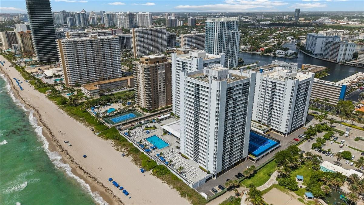 1890 S Ocean Drive Ph4 Property Photo 35