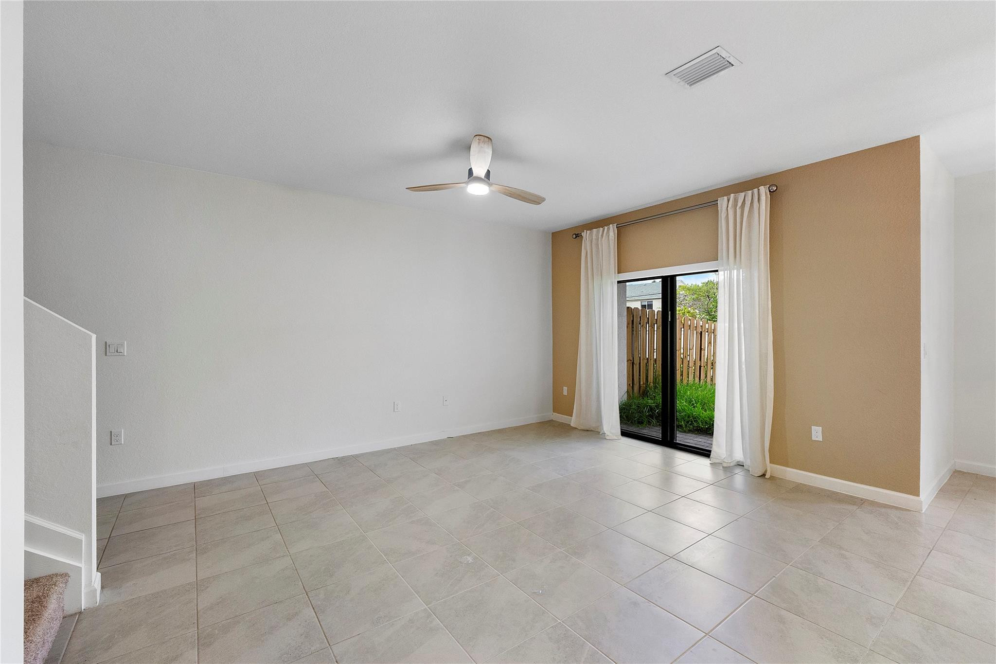 F10556010 Property Photo 7