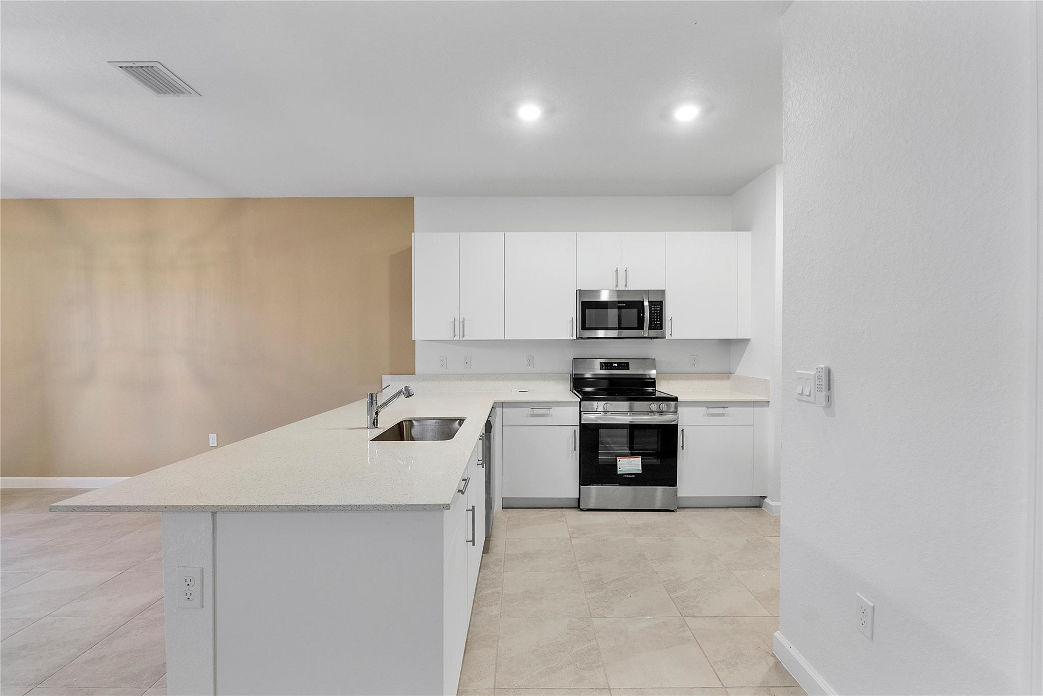 F10556010 Property Photo 11