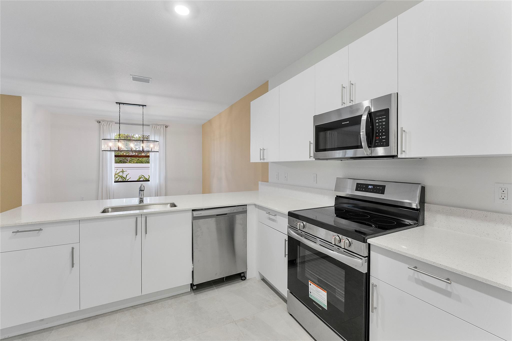 F10556010 Property Photo 14