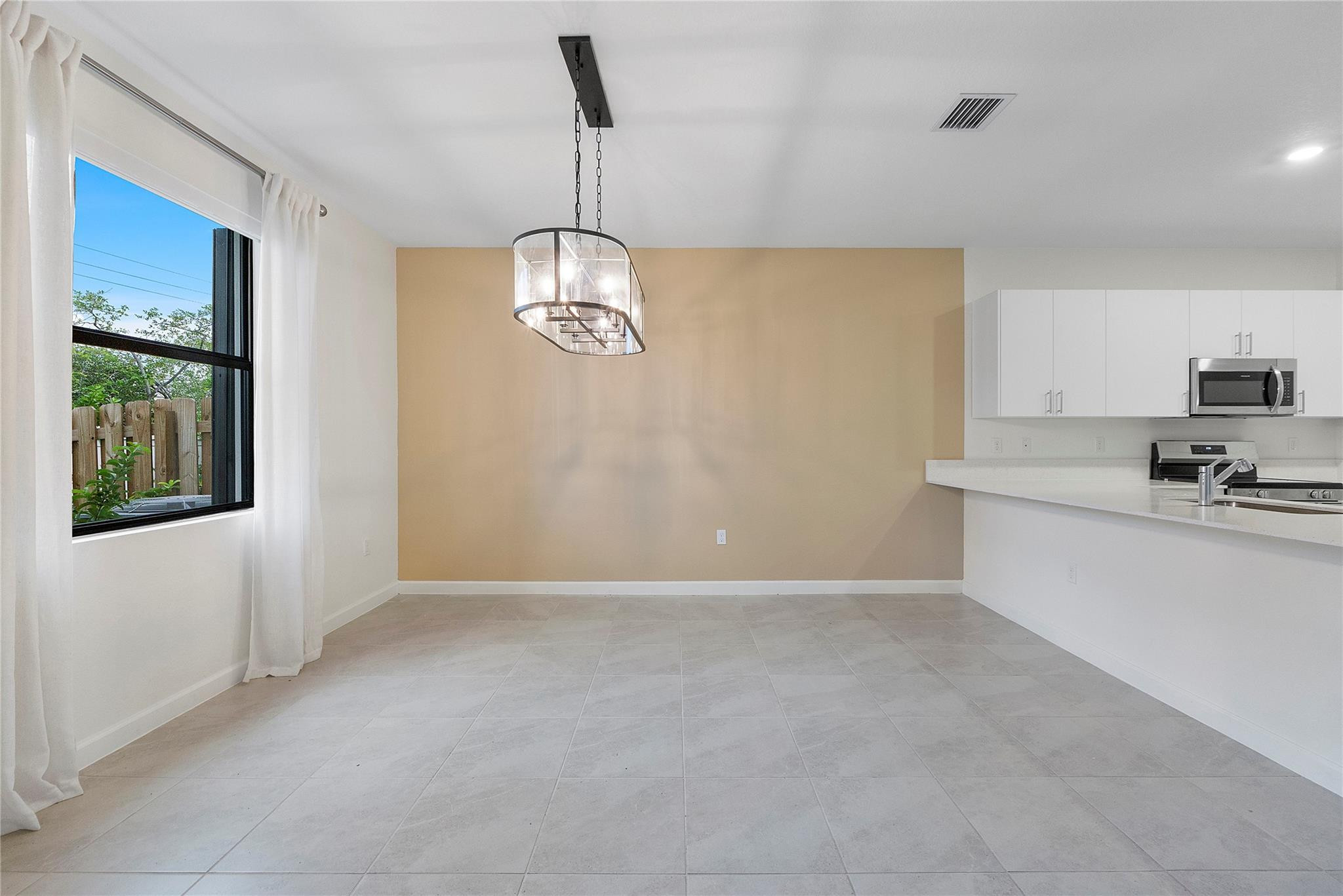 F10556010 Property Photo 17