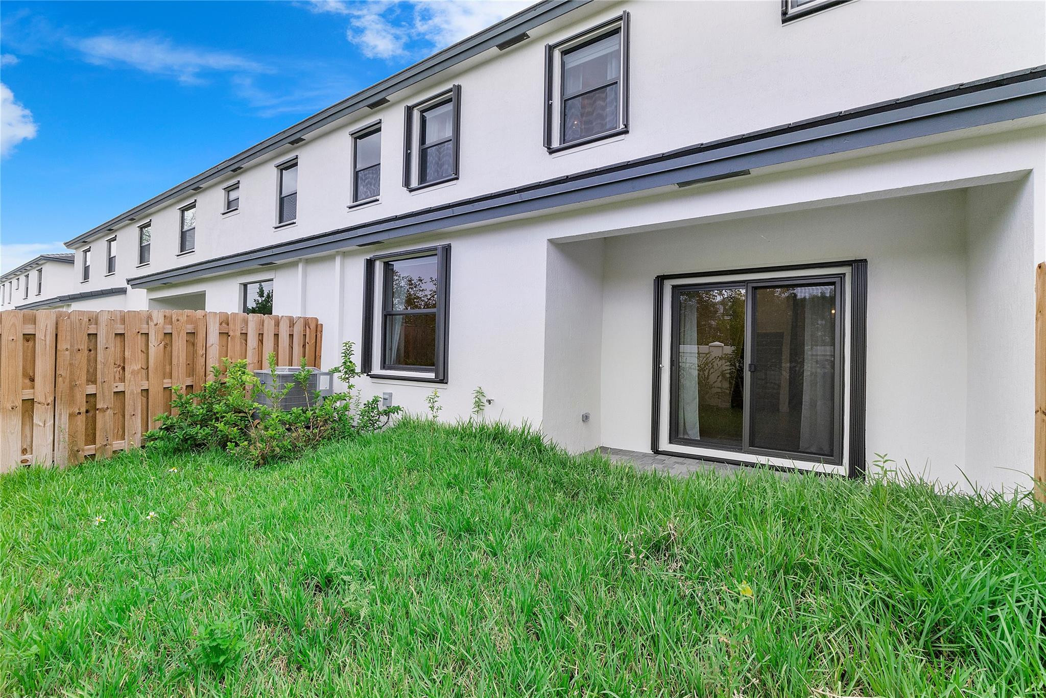 F10556010 Property Photo 21