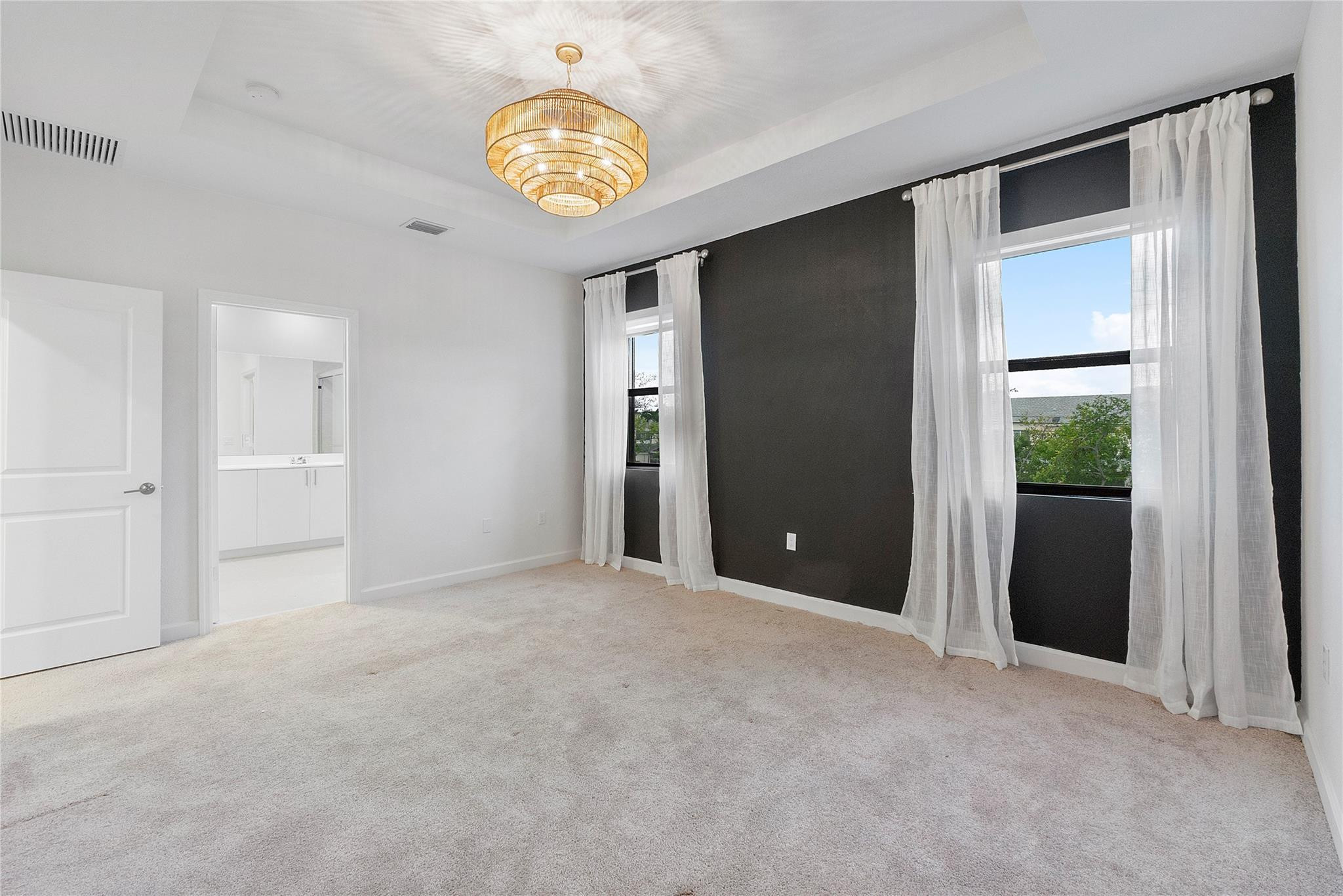 F10556010 Property Photo 23