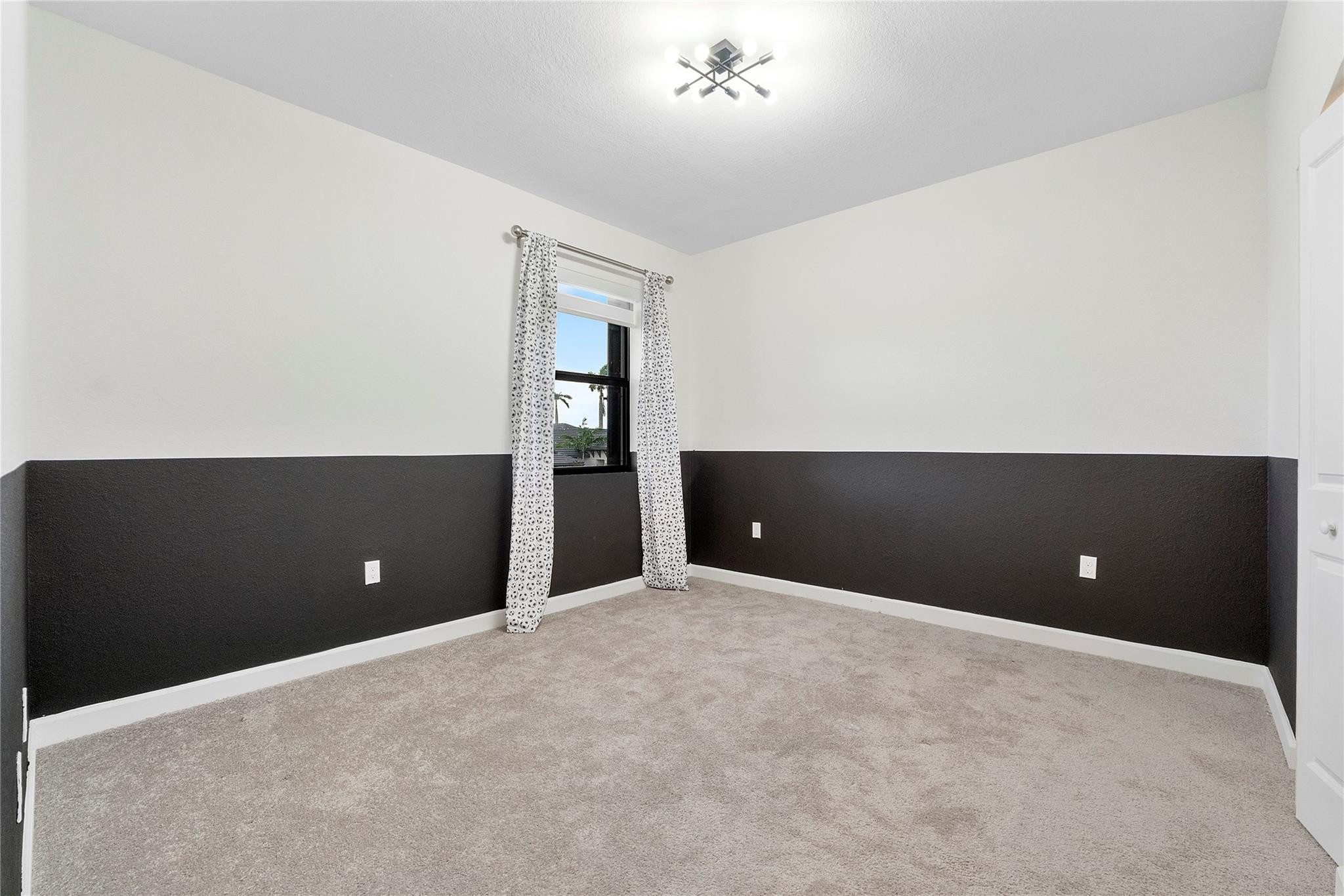 F10556010 Property Photo 27