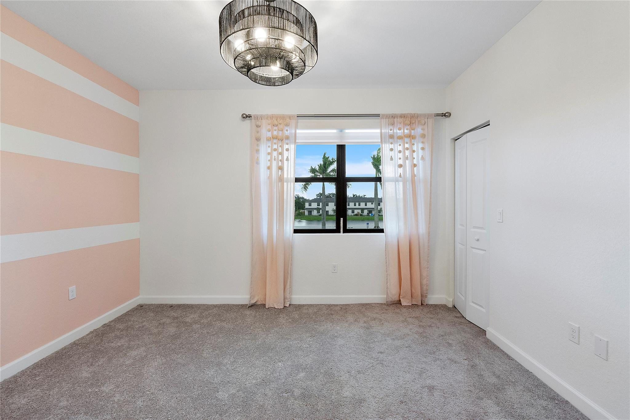 F10556010 Property Photo 28