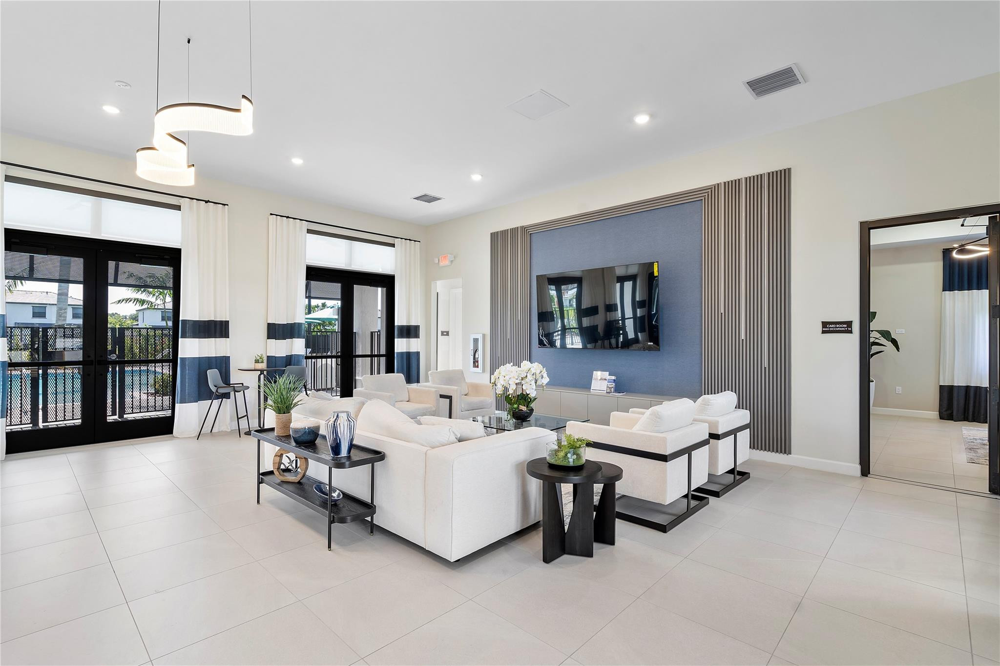 F10556010 Property Photo 41