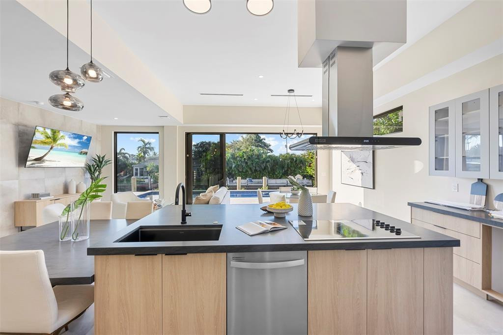 1212 Avocado Isle Property Photo 9