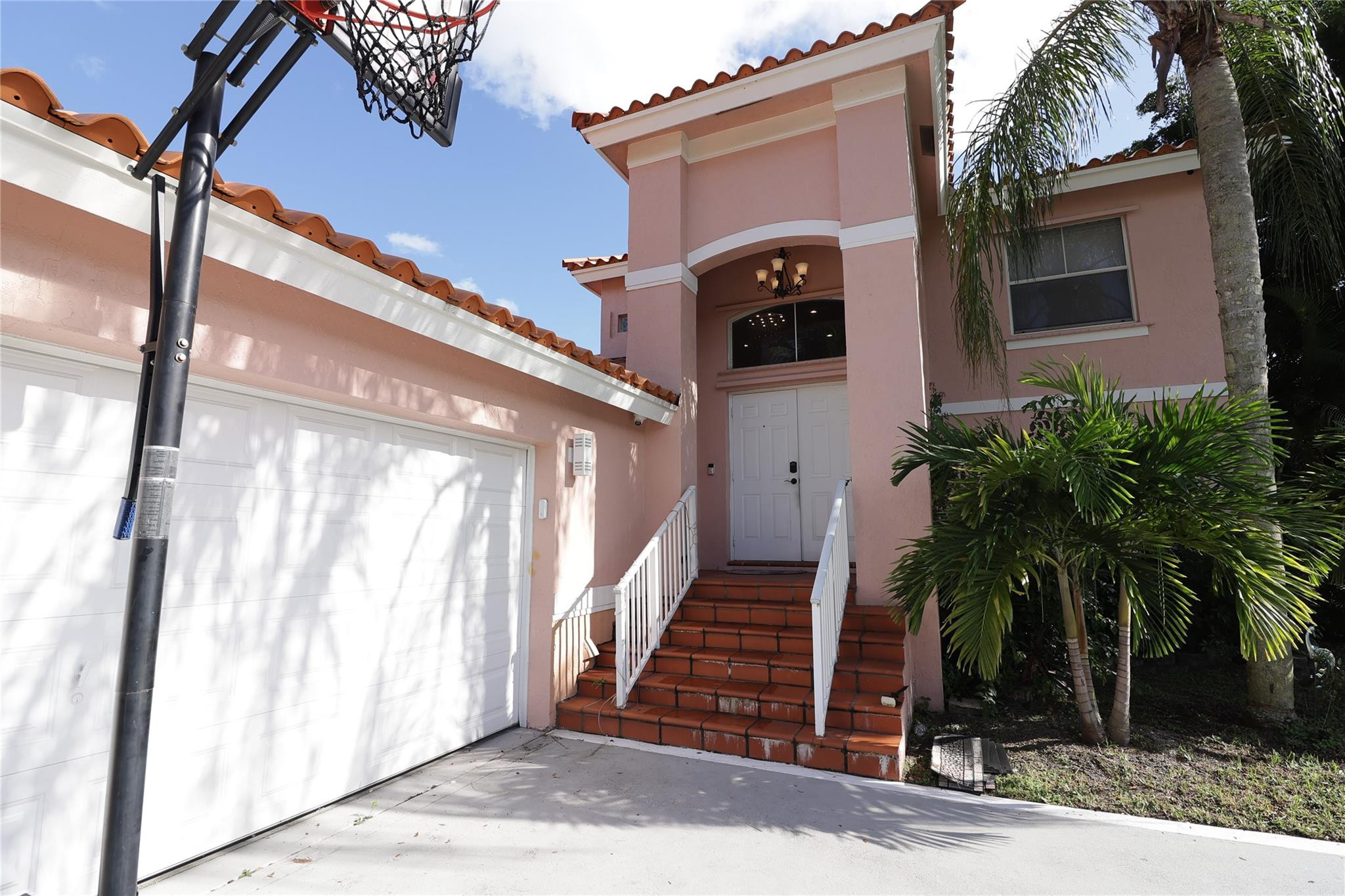 6602 Geneva Street Property Photo 4