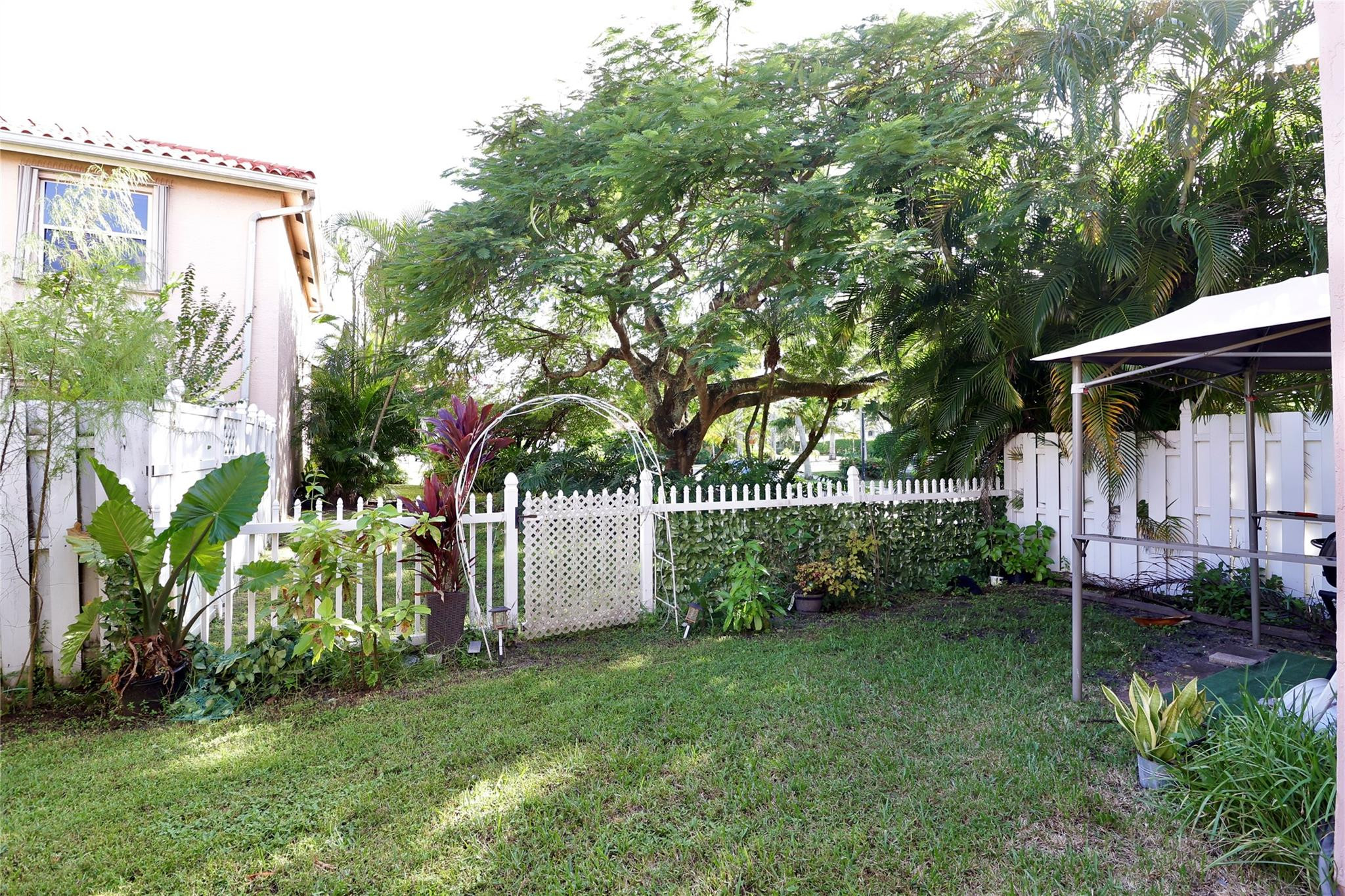6602 Geneva Street Property Photo 7