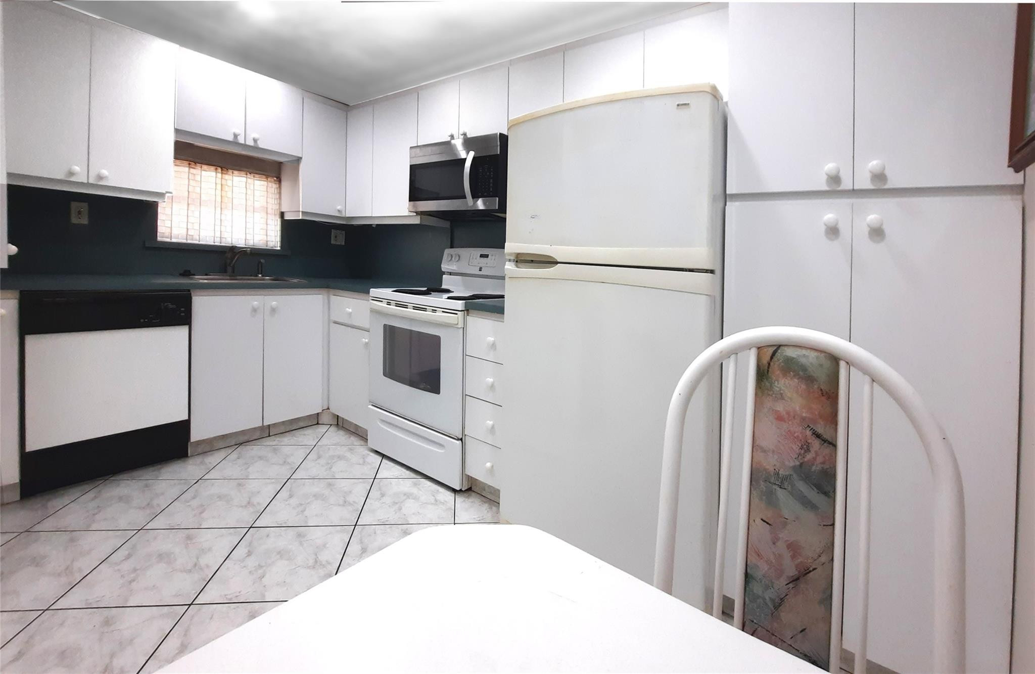 F10556279 Property Photo 2