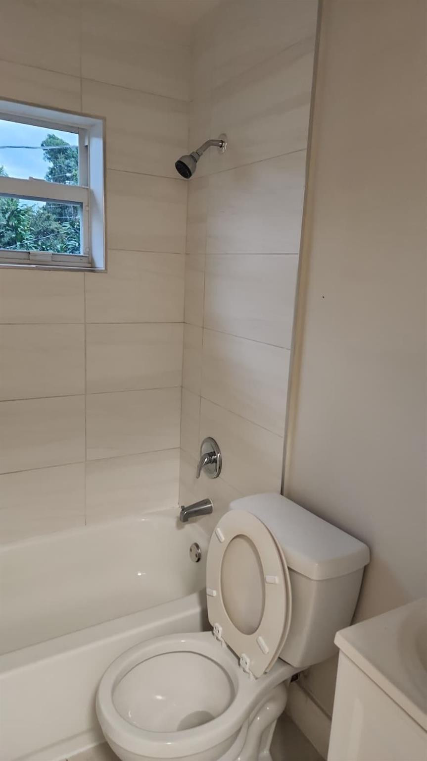 1104 State Street B Property Photo 4