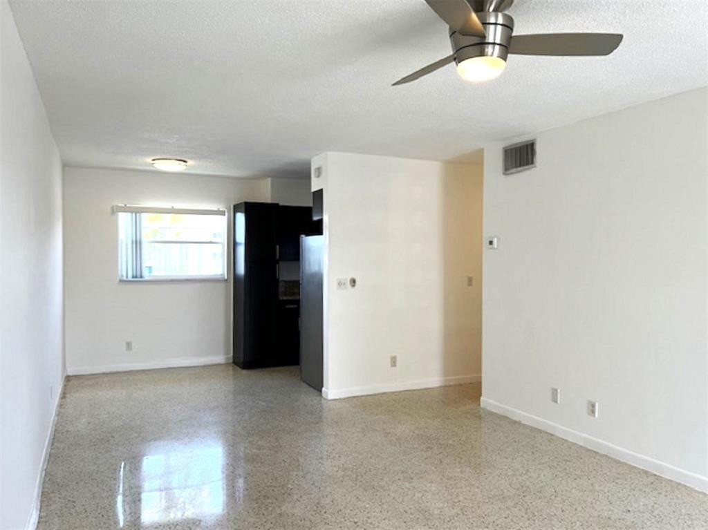 270 Ne 40th Street 26 Property Photo 2