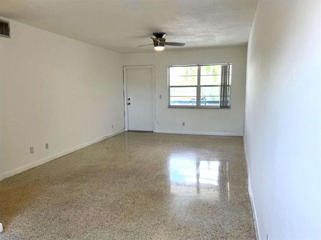 270 Ne 40th Street 26 Property Photo 3