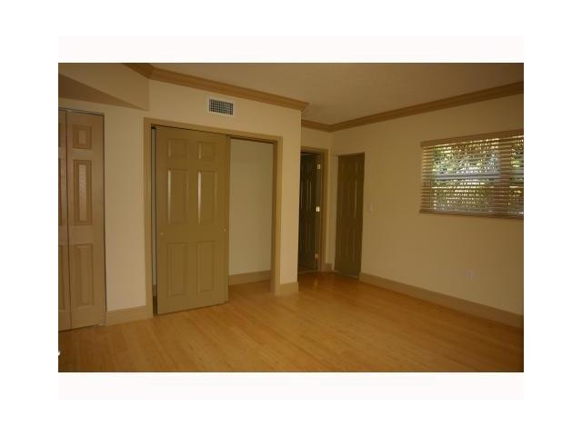 F1227421 Property Photo 3