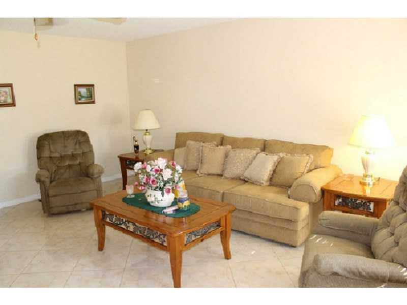 1079 Cambridge D 1079, Deerfield Beach, Fl 33442 Property Photo 1