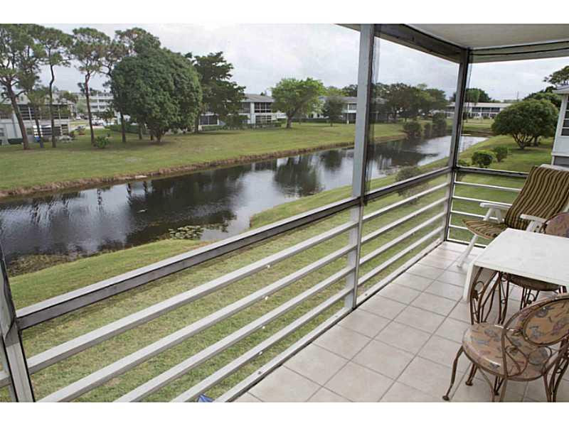 37 Markham B 37, Deerfield Beach, Fl 33442 Property Photo 1