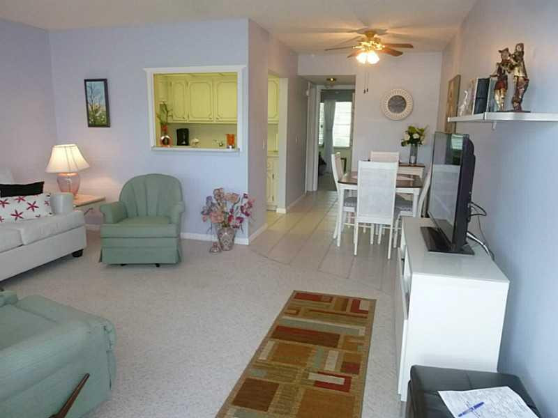 310 Oakridge R 310, Deerfield Beach, Fl 33442 Property Photo 1