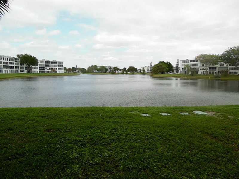 1072 Cambridge D 1072, Deerfield Beach, Fl 33442 Property Photo 1