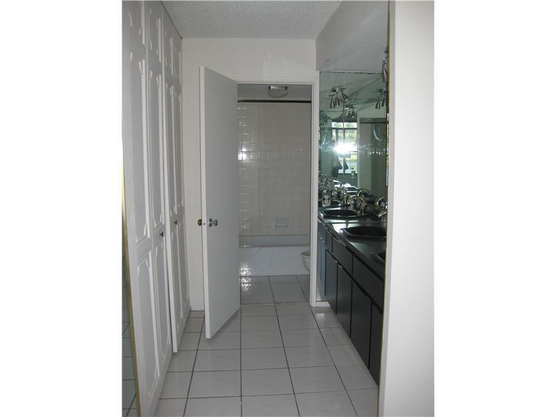 3750 Inverrary Drive 1b Property Photo 2