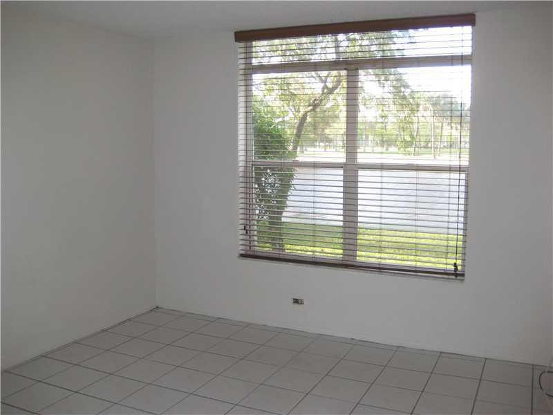 3750 Inverrary Drive 1b Property Photo 5